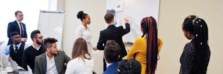 Bildungsstau im Mittelstand - Corona hat auch die Bildungsbranche hart erwischt - Der Wirtschaft fehlen realistische Kursangebote