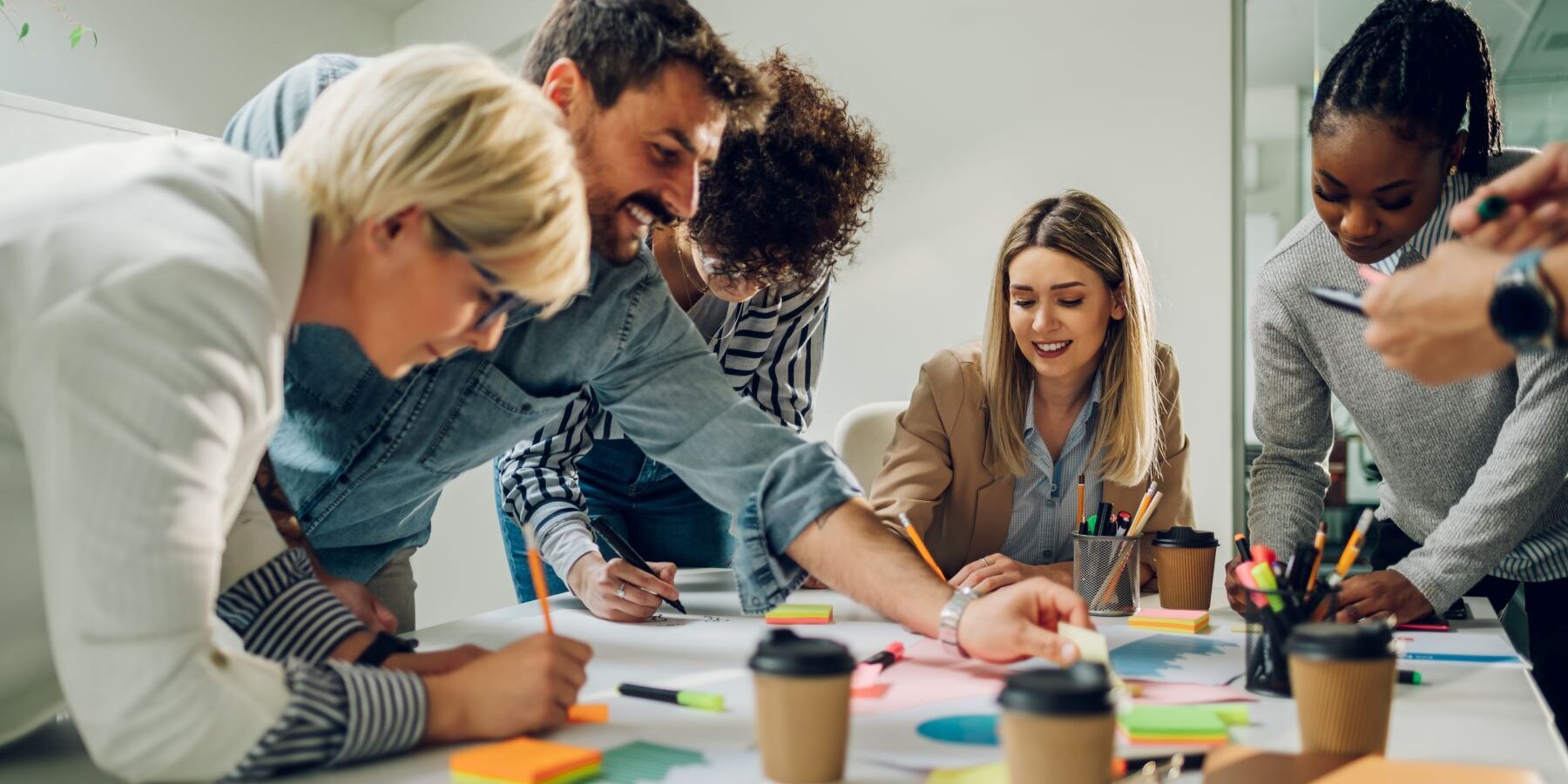 Digitale Weiterbildung 2020/2021: von Euphorie zum Webinar-Frust - Personalentwickler und Führungskräfte konzentrieren sich auf Kernthemen der betrieblichen Bildung